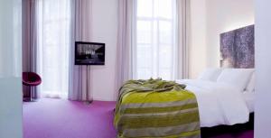 Postel nebo postele na pokoji v ubytování Eburon Hotel