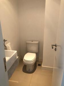 Ένα μπάνιο στο Departamento de 2 ambientes luminoso