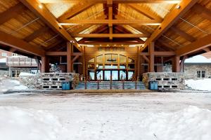 Luxury Ski Hill Condos saat musim dingin