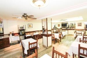TV a/nebo společenská místnost v ubytování Hotel Castellano Centro
