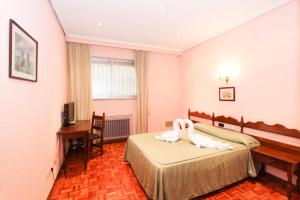 Postel nebo postele na pokoji v ubytování Hotel Castellano Centro + 37 fotografií