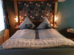 מיטה או מיטות בחדר ב-Pelikans Krone