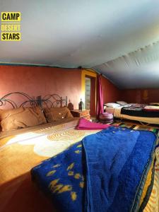 Postel nebo postele na pokoji v ubytování Camp Desert Stars
