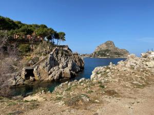 a view of a body of water on a cliff at Casa Olivella in Santa Flavia +7 photos