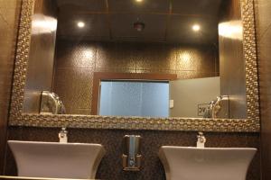 A bathroom at Guest house VRAZHDEBNA