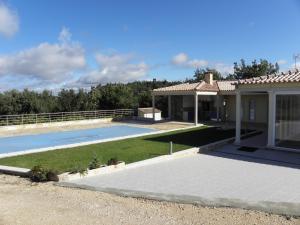 Bazén v ubytování Quinta Mata da Sé nebo v jeho okolí