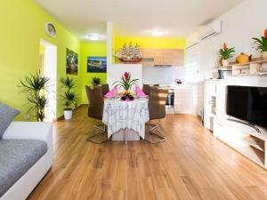 Fotografie z fotogalerie ubytování Delightful Apartment in Vir with Garden v destinaci Vir