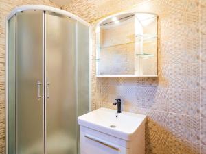 Fotografie z fotogalerie ubytování Delightful Apartment in Vir with Garden v destinaci Vir