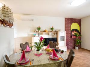 Fotografie z fotogalerie ubytování Delightful Apartment in Vir with Garden v destinaci Vir