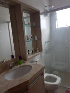 Koupelna v ubytování Vista parcial para o mar + 13 fotografií