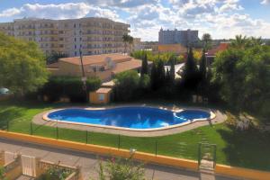 an overhead view of a swimming pool in a city at Apartment Puerto ALCUDIA in Port d'Alcudia
