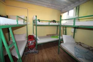 Μία ή περισσότερες κουκέτες σε δωμάτιο στο Beehive Hostel Kathmandu
