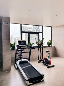 Fitness centrum a/nebo fitness zařízení v ubytování The Time Hotel
