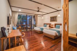 Postel nebo postele na pokoji v ubytování Borneo Divers Mabul Resort