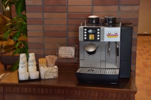 Příslušenství pro přípravu čaje a kávy v ubytování Dormy Inn Premium Otaru
