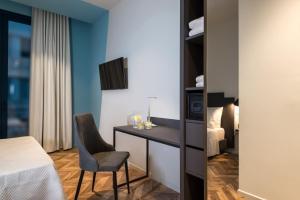 TV i/ili multimedijalni sistem u objektu Athens One Smart Hotel