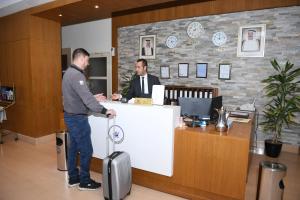 Gallery image of Continental Inn Hotel Al Farwaniya in Kuwait