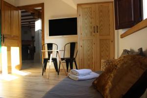 TV a/nebo společenská místnost v ubytování CABAÑA DE LA ABUELA DE SELAYA