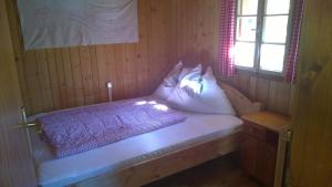 Posteľ alebo postele v izbe v ubytovaní Ferienhütte Ortnerkasa