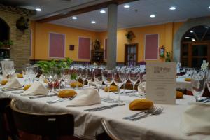 Hostal Restaurante El Surtidor italokat is kínál