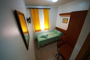 A bed or beds in a room at Hostal Restaurante El Surtidor