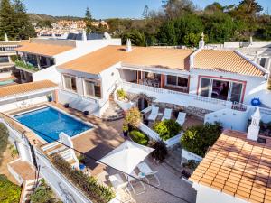 an aerial view of a house with a swimming pool at Casa Bom Porto in Luz