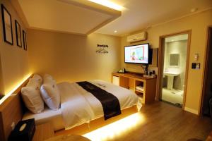 TV a/nebo společenská místnost v ubytování Hotel Two Heart + 6 fotografií