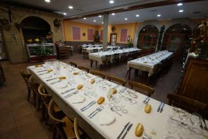 A restaurant or other place to eat at Hostal Restaurante El Surtidor
