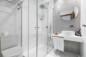 a bathroom with a shower, toilet and sink at A Casa do Latoneiro in Caldas de Reis