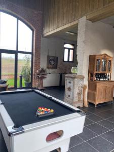 a pool table in the middle of a room at De Kouterhoeve in Moorslede