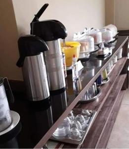 Kemudahan buat kopi dan teh di Real Plaza Hotel