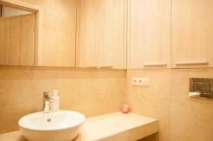 Kuchnia lub aneks kuchenny w obiekcie Apartament Turoszowska