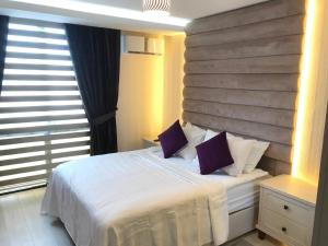 Кровать или кровати в номере Karia Plus City Apartments