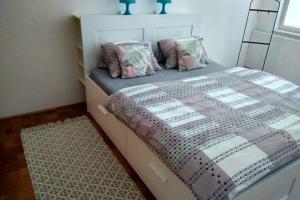 Postel nebo postele na pokoji v ubytování Apartmán se zahradou v Protivíně
