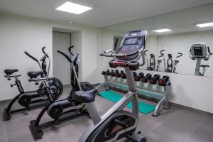 Centrum fitness w obiekcie Alidreams Carmen Beach Apartamentos
