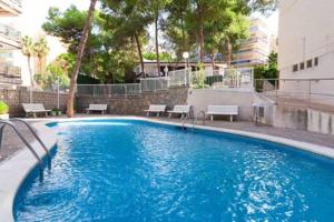 una grande piscina blu in un edificio di Loft with Stunning Views in Salou-Costa Dorada by Batuecas a Salou