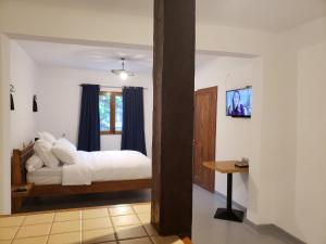 Postel nebo postele na pokoji v ubytování SATRANA HOTEL TAMATAVE