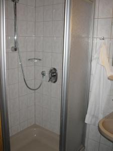 A bathroom at Harreiterhof