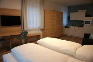 Postel nebo postele na pokoji v ubytování Leister Apparthotel