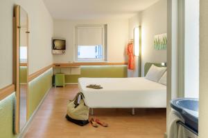 Ein Bett oder Betten in einem Zimmer der Unterkunft Ibis budget Wien Sankt Marx