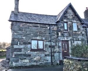 Gallery image of Pili Pala Cottage, outstanding views and minutes to Zip World in Tregarth