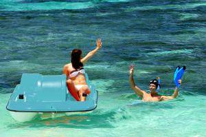 入住Astroea Beach Hotel的客人