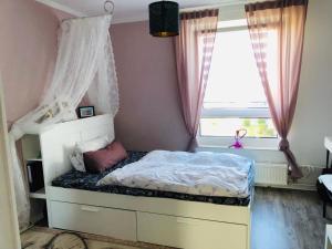 Cama o camas de una habitación en Homely Apartments near Exhibition Center