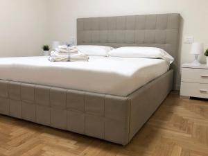 Säng eller sängar i ett rum på Attico Lussuoso : Villa Letizia