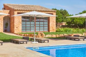 Bazén v ubytování Bennoc Petit Hotel - Only Adults nebo v jeho okolí
