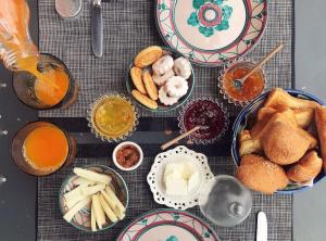 Options de petit-déjeuner proposées aux clients de l'établissement Casa Via del Mare