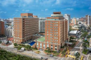 巴蘭基亞的住宿－Hotel Dann Carlton Barranquilla y Centro de Convenciones，城市空中景观高楼