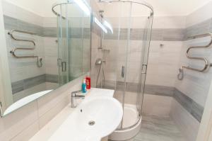Ένα μπάνιο στο Wonderful flat on city center (Mukachivska 4/8)