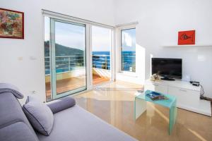 a living room with a couch and a television at Apartment Vista 1 in Dubrovnik