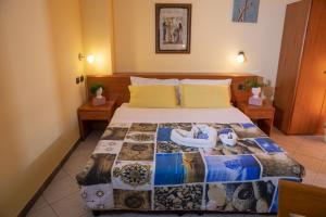 Postel nebo postele na pokoji v ubytování Hotel Merlino